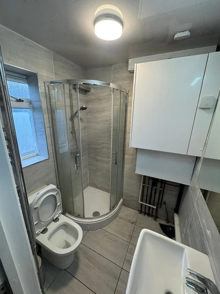 Room Birchway in Greater London