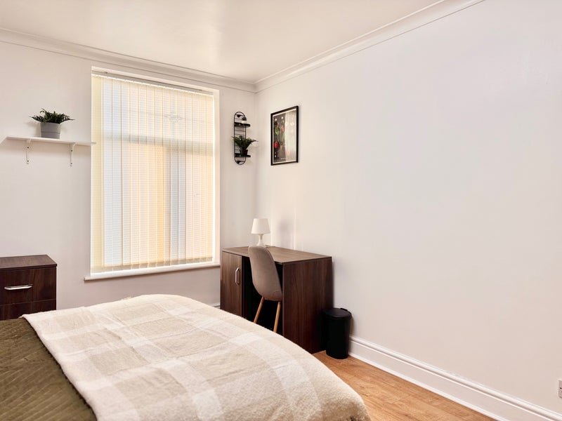 Room Copster Hill Road in Oldham