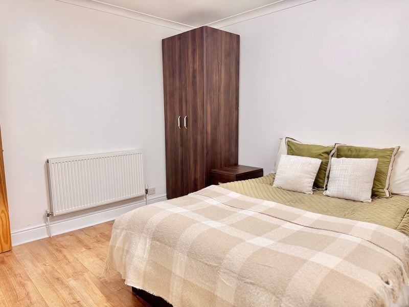 Room Copster Hill Road in Oldham