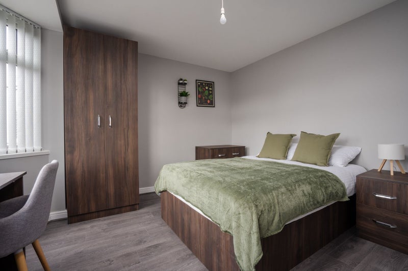 Room Copster Hill Road in Oldham