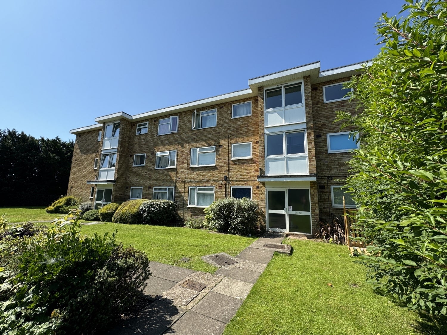 Flat Narberth Way in Coventry