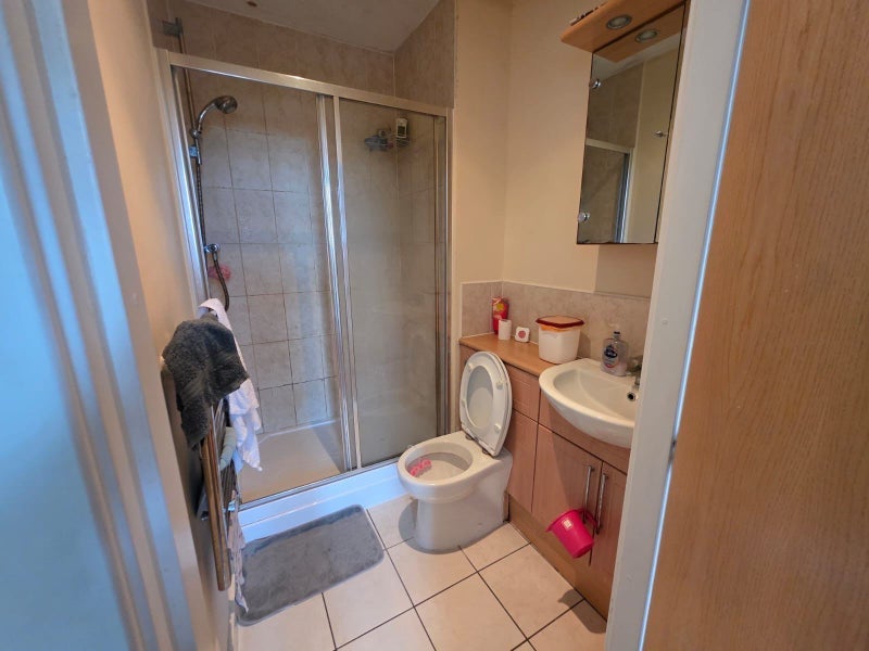 Room Lauriston Close in Manchester