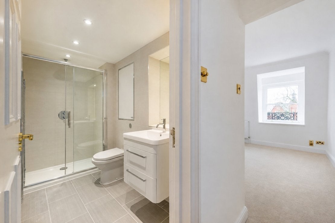 Flat Pont Street in Greater London
