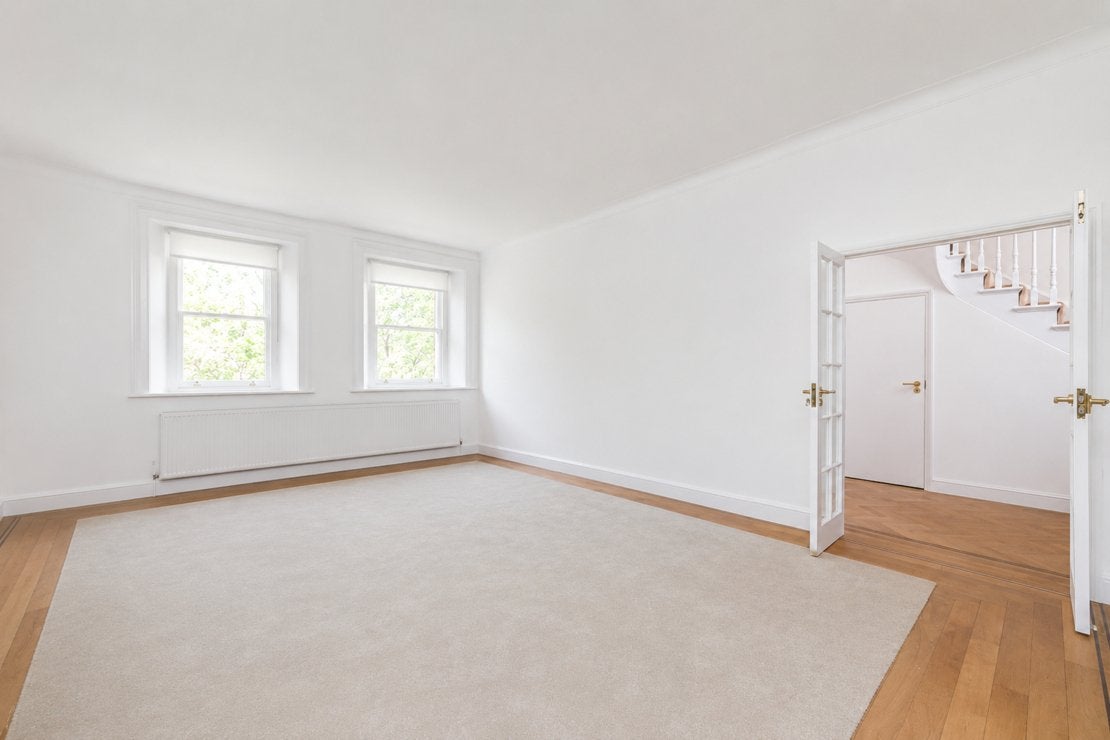 Flat Pont Street in Greater London