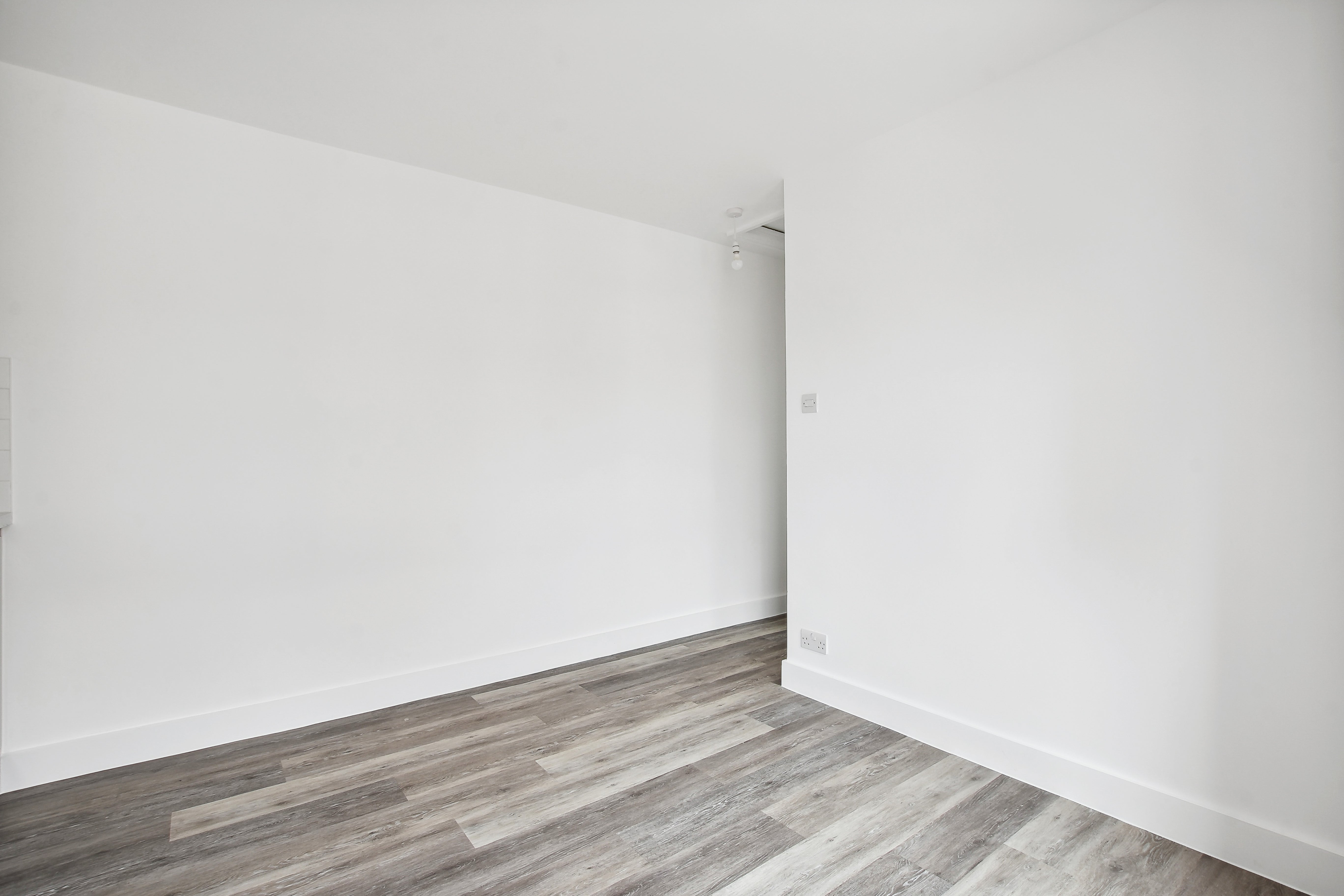 Room Lillie Road in Greater London