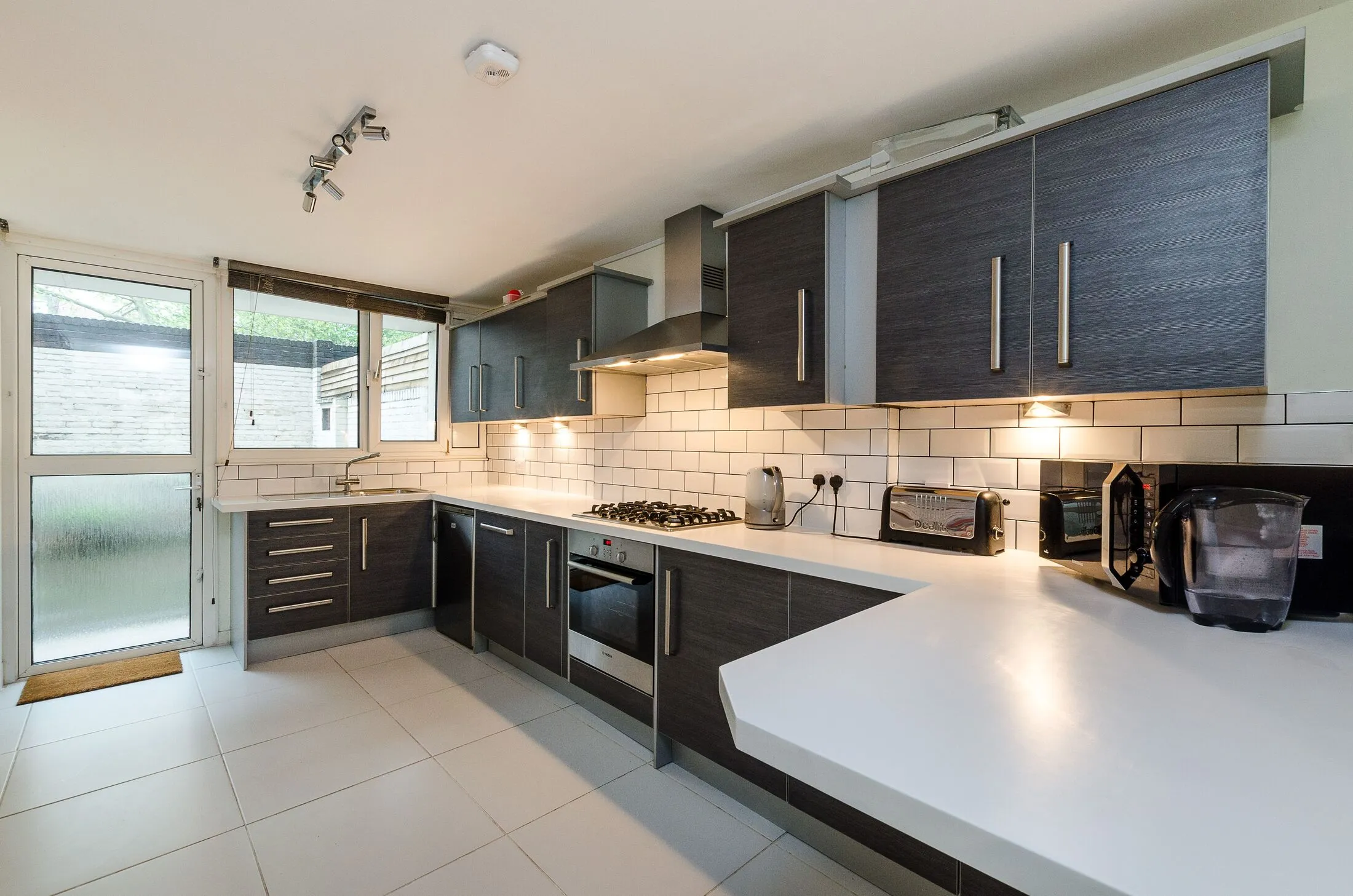 Flat Ifield Road in Greater London