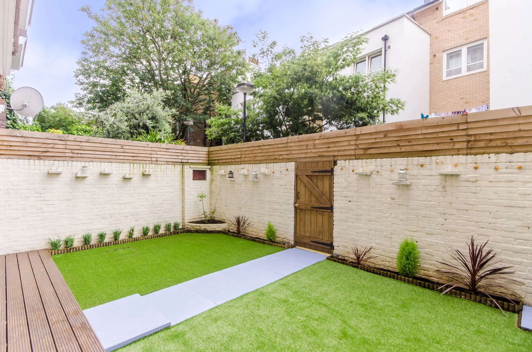 Flat Ifield Road in Greater London