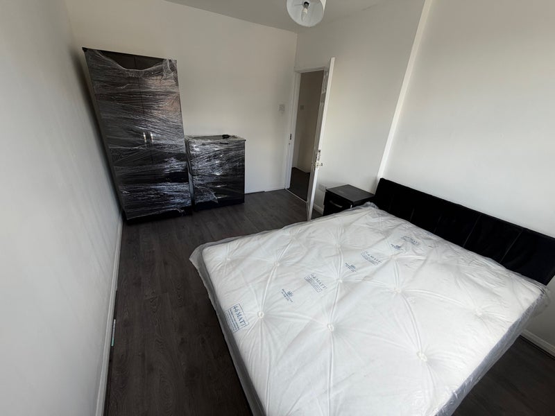 Room Peterswood Close in Manchester