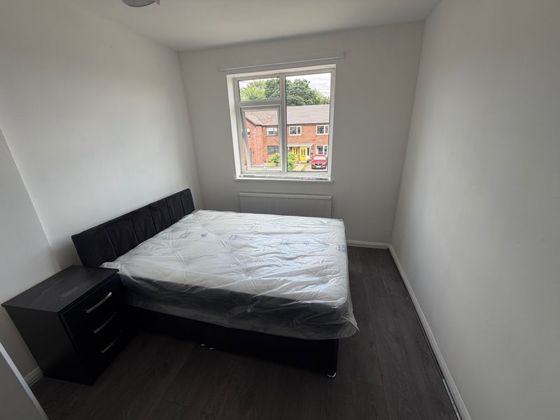 Room Peterswood Close in Manchester