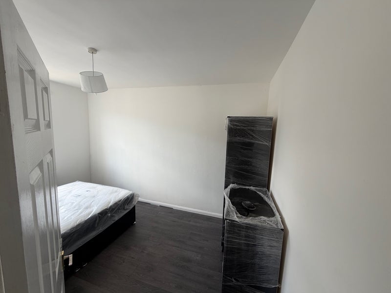 Room Peterswood Close in Manchester