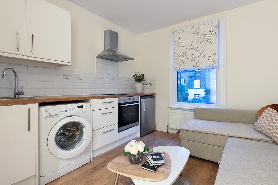 Flat Raleigh Road in Greater London