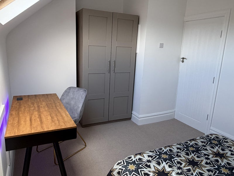 Room Glen Road in Sheffield