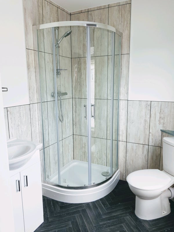 Room Esher Road in Liverpool