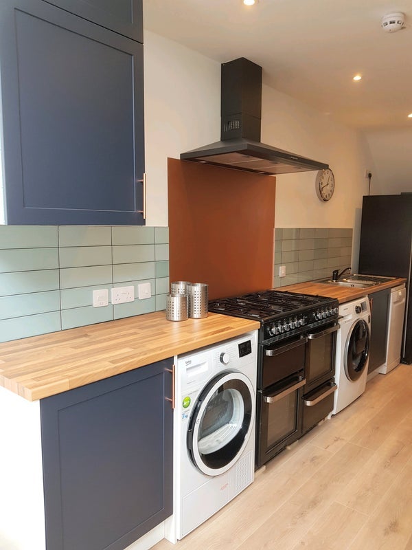 Room Esher Road in Liverpool