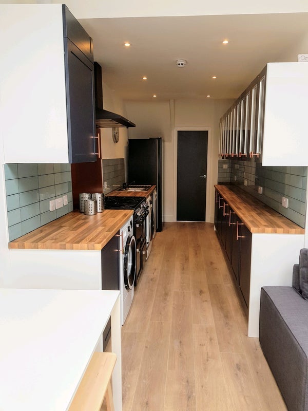Room Esher Road in Liverpool