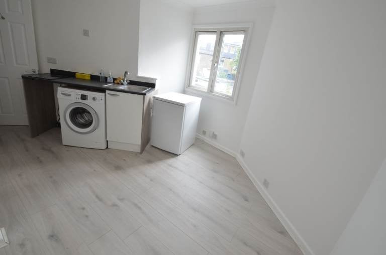 Flat Chingford Road in Greater London