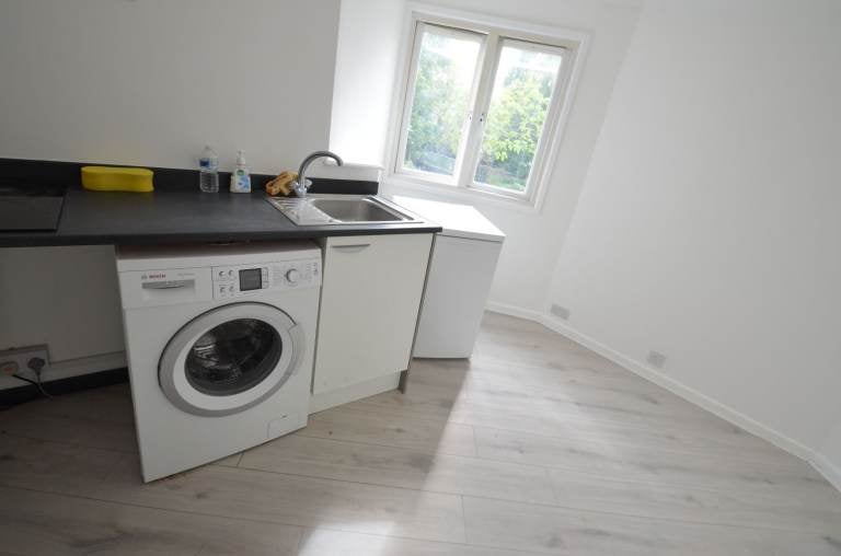 Flat Chingford Road in Greater London