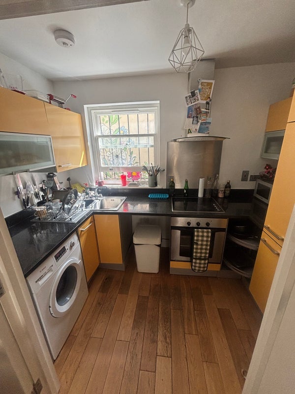 Room Beatrice Road in Greater London