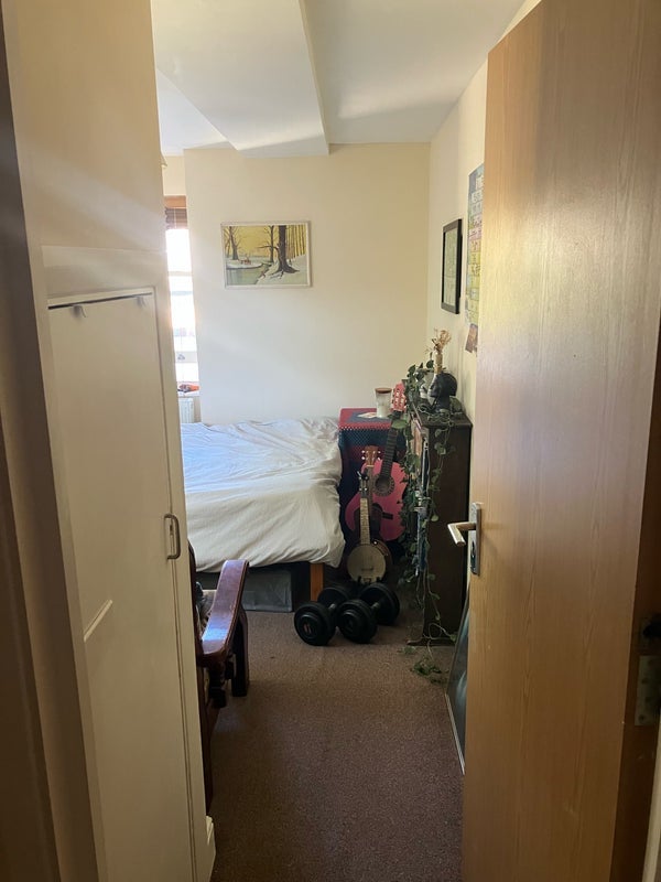 Room Beatrice Road in Greater London