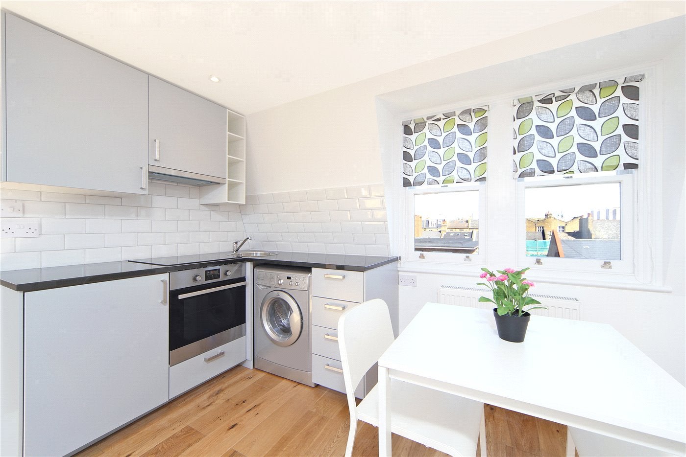 Flat Hetley Road in Greater London