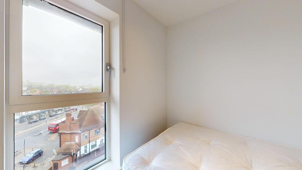 Flat Beverley Way in Greater London