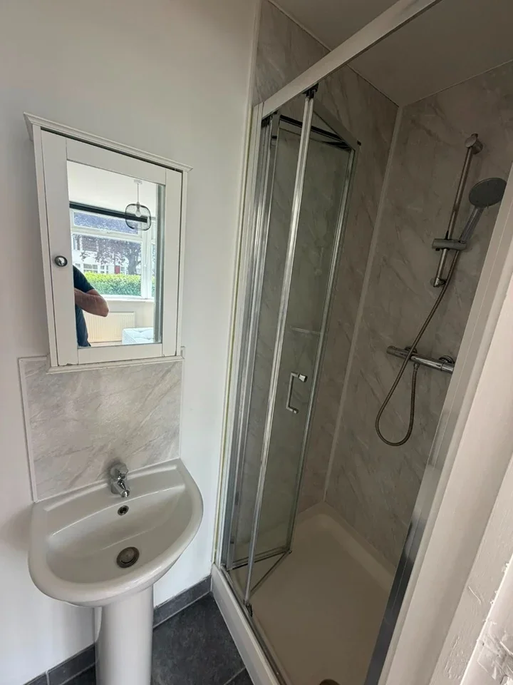 Flat Ballogie Avenue in Greater London