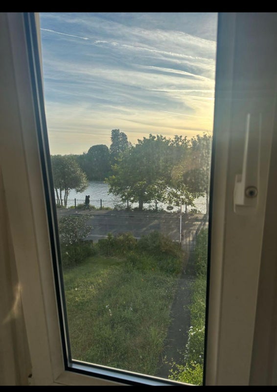Room Riverside Close in Greater London