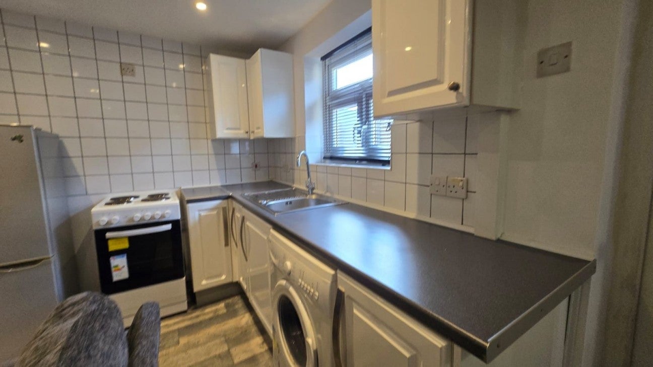 Flat Charlton Road in Greater London