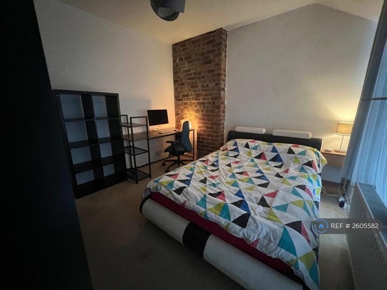 Room Stanier Street in Newcastle-under-Lyme