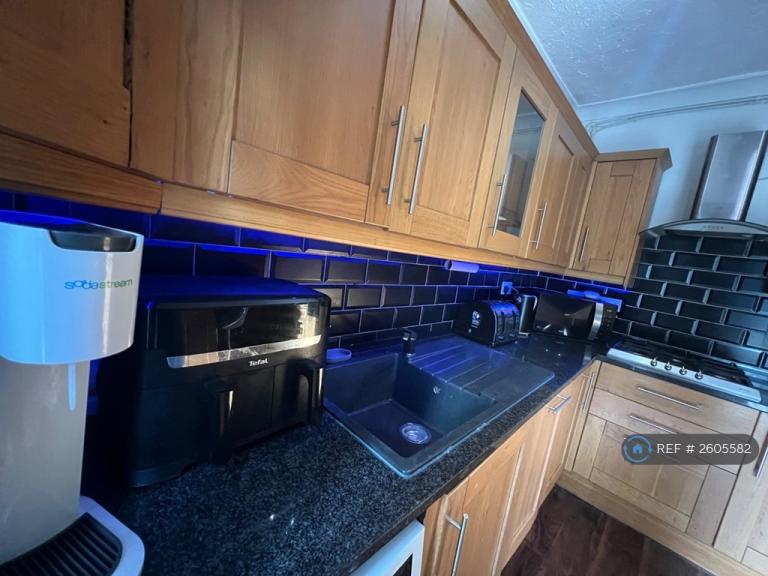 Room Stanier Street in Newcastle-under-Lyme