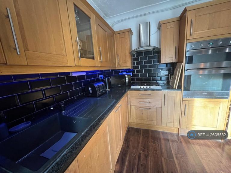 Room Stanier Street in Newcastle-under-Lyme