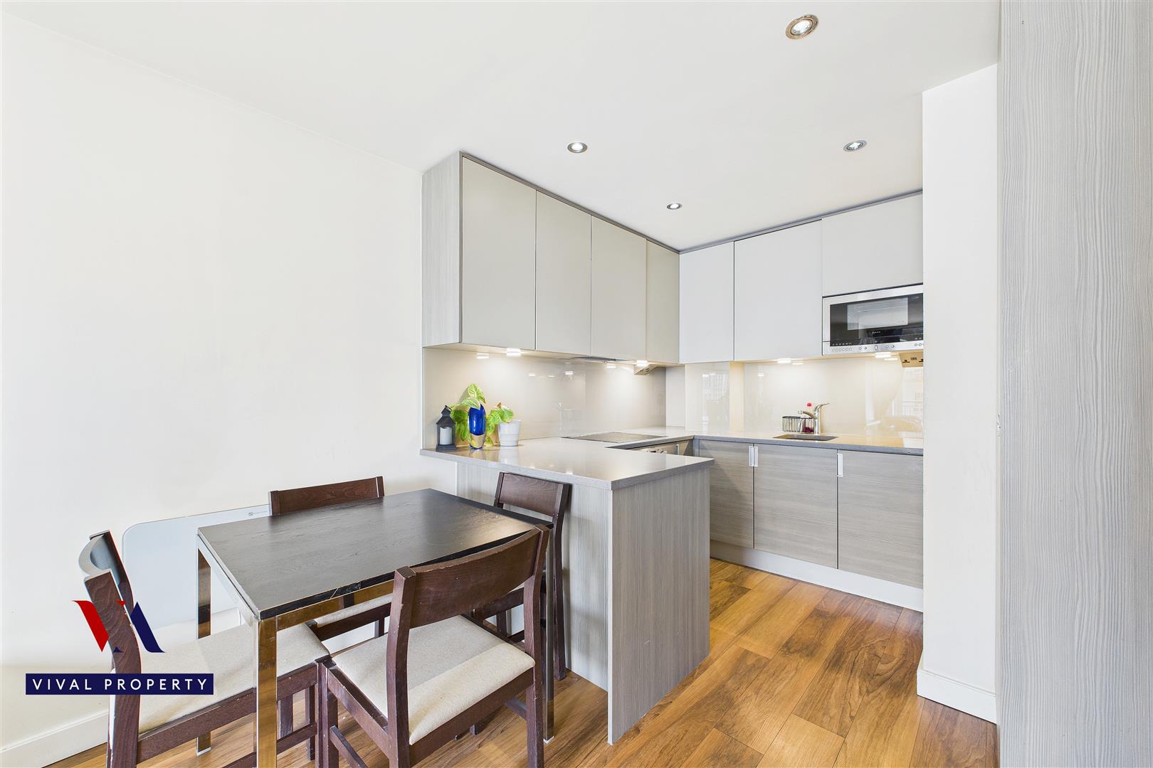 Flat Heritage Avenue in Greater London