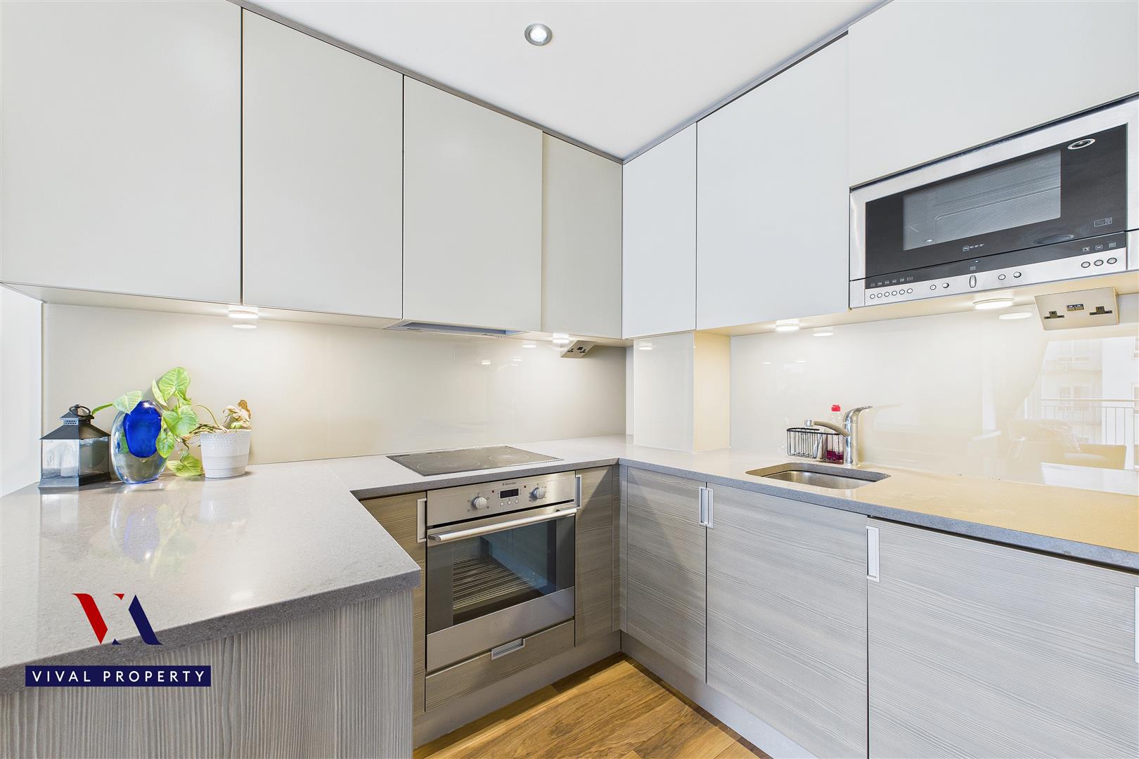 Flat Heritage Avenue in Greater London