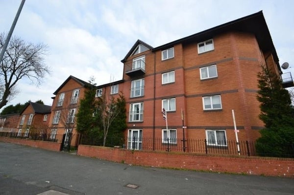 Flat Cheetham Hill Road in Manchester