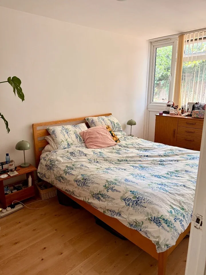 Flat Avigdor Mews in Greater London