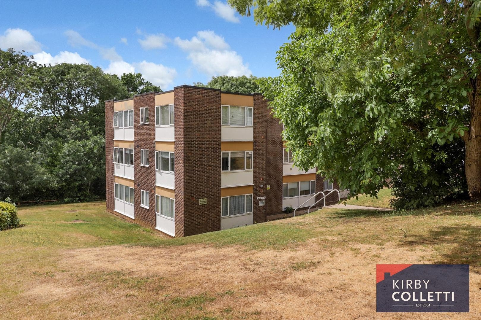 Flat Hillside in Hoddesdon