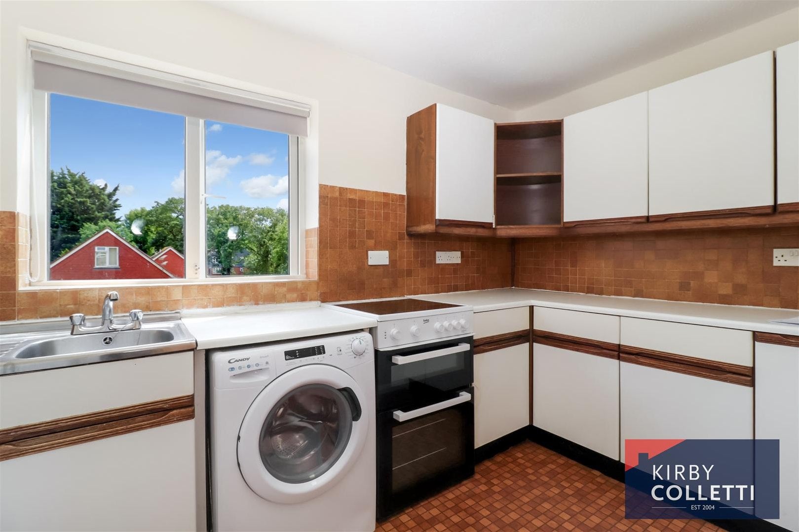 Flat Hillside in Hoddesdon