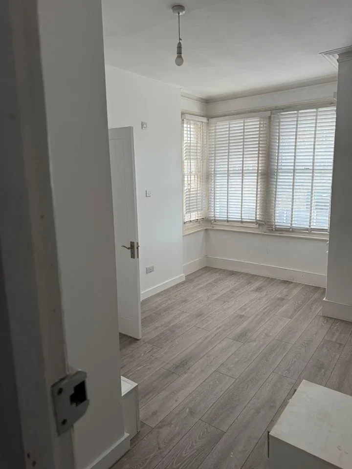 Flat Catford Hill in Greater London