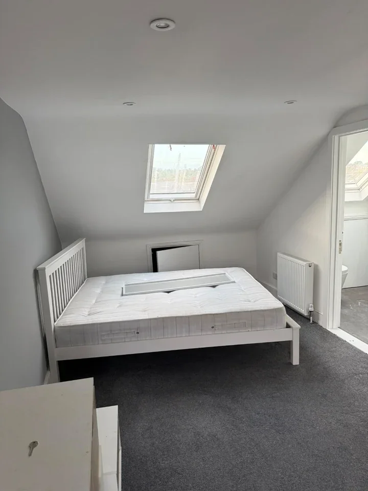 Flat Catford Hill in Greater London