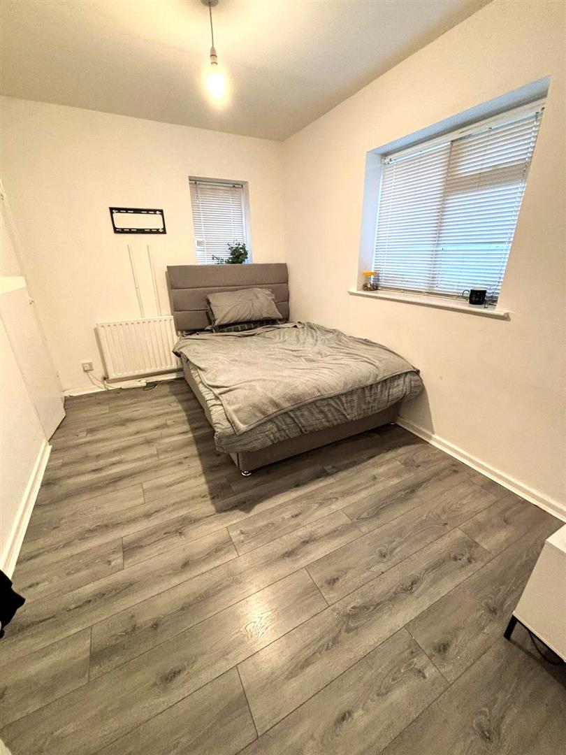 Room Mobberley Road in Bolton