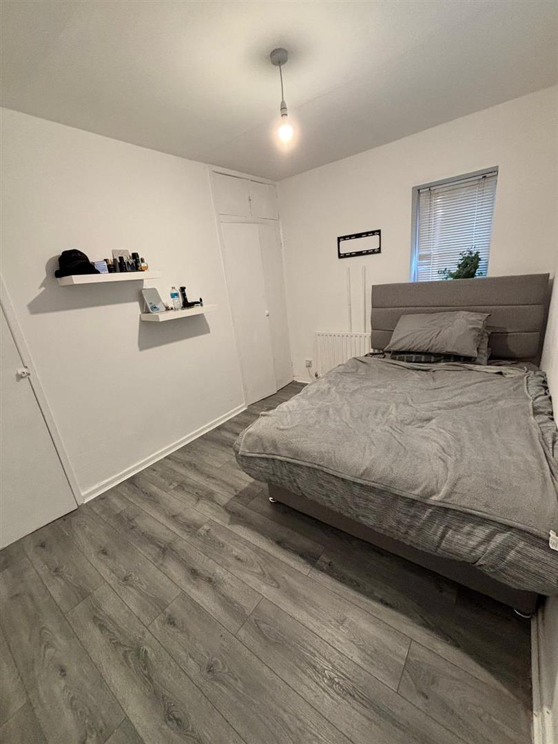 Room Mobberley Road in Bolton