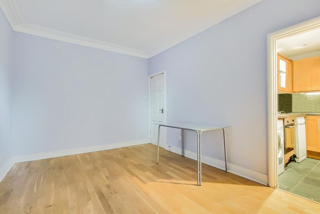 Flat Arlington Road in Greater London