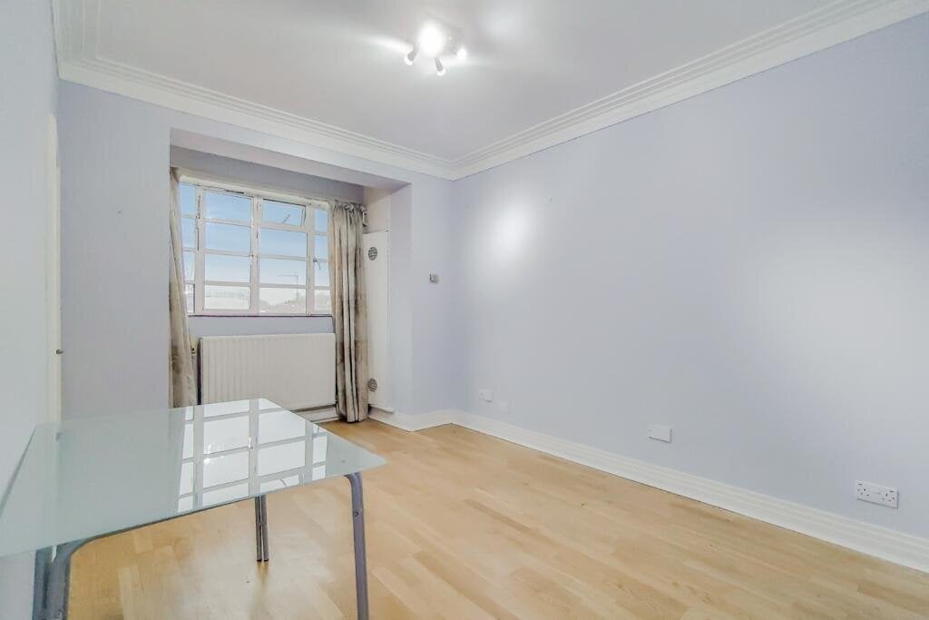 Flat Arlington Road in Greater London