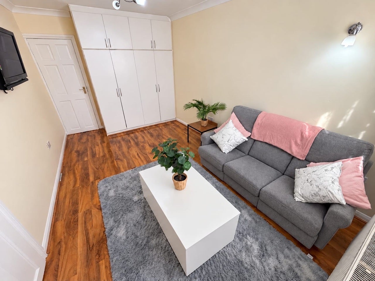 Flat The Vale in Greater London