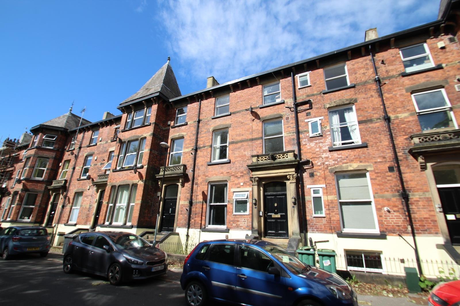 Flat Woodland Lane in Leeds