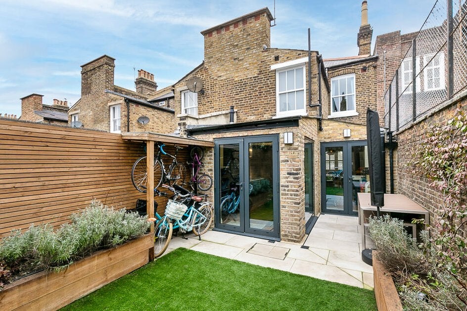 House Enbrook Street in City of Westminster