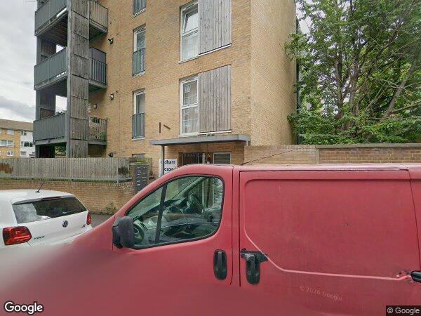Flat Grantham Road in Greater London