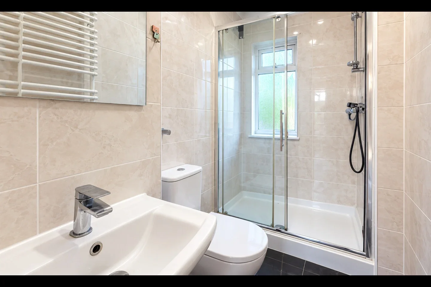 Flat Westbury Road in Greater London