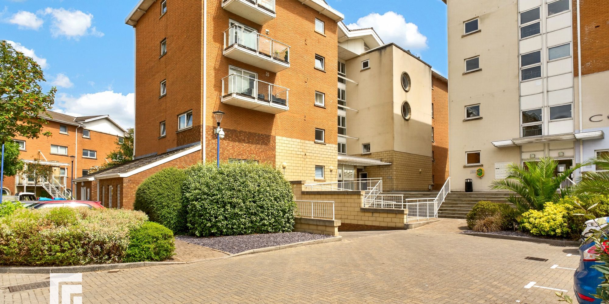 Flat Lynton Court in Cardiff