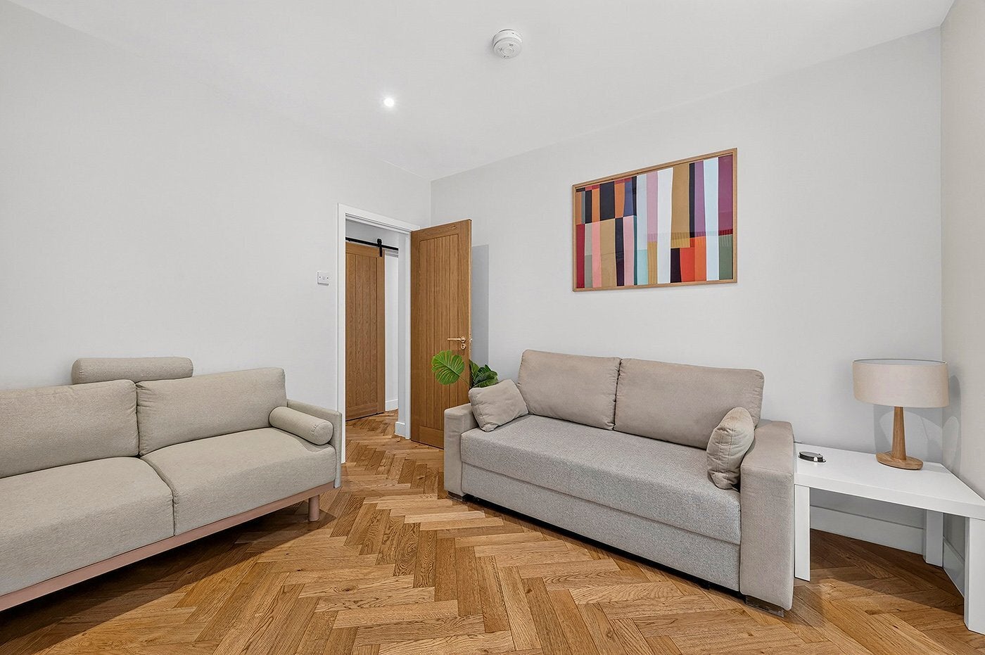Flat Tennis Street in Greater London